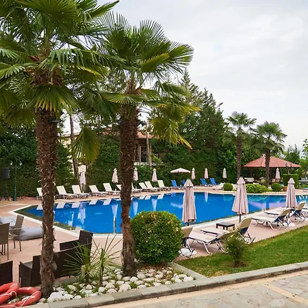 Apart-hotel Famissi 6 4*